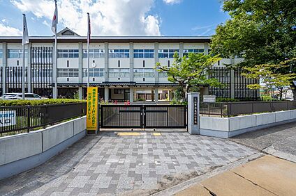 亀岡市立亀岡小学校 1260m