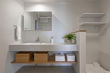 ■ワイドな洗面台カウンター