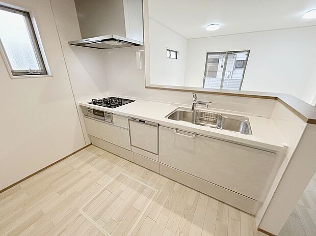 【対面カウンターキッチン】食洗器、浄水器内蔵シャワー水栓、ガラストップガスコンロ