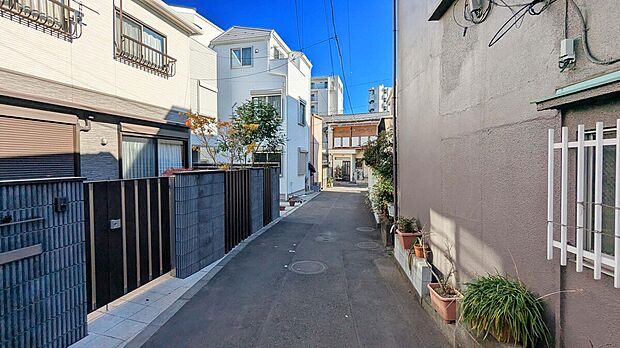 システムキッチンやウォシュレット付きトイレ、浴室乾燥機など設備仕様が充実の新築分譲住宅!
現地(2025年12月)撮影