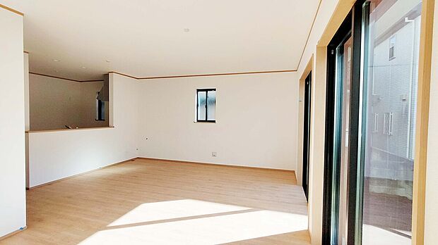 【リビング】西武池袋線『石神井公園』駅が最寄り駅!バス利用が便利!通勤通学、お買い物に便利!練馬区土支田の閑静な住宅街に堂々登場!