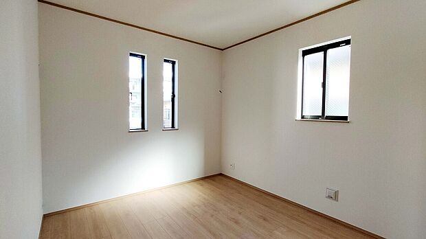 【ベッドルーム】全居室2面採光で通風良好!