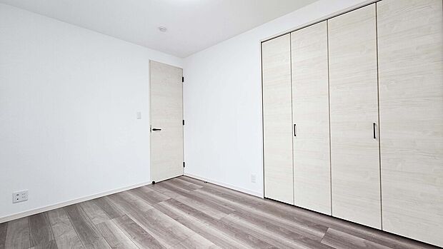 【ベッドルーム】大容量のクローゼットのあるベッドルーム！