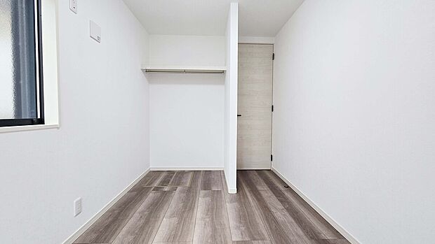 【ベッドルーム】オシャレなオープンクローゼットのあるベッドルーム！子供部屋にもおすすめ！