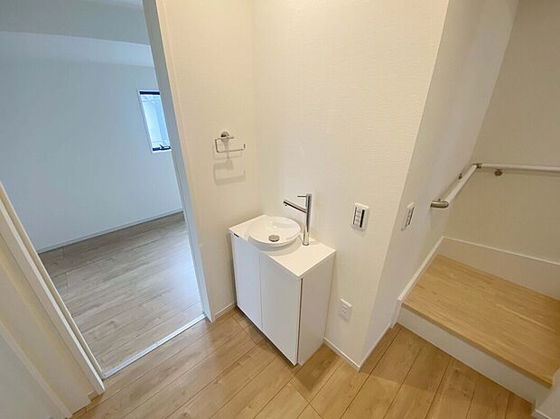 【コンパクト手洗い場】3階廊下にはコンパクト手洗い場を設置！