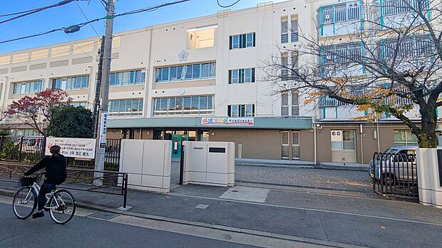 川崎市立南加瀬中学校(約720m)