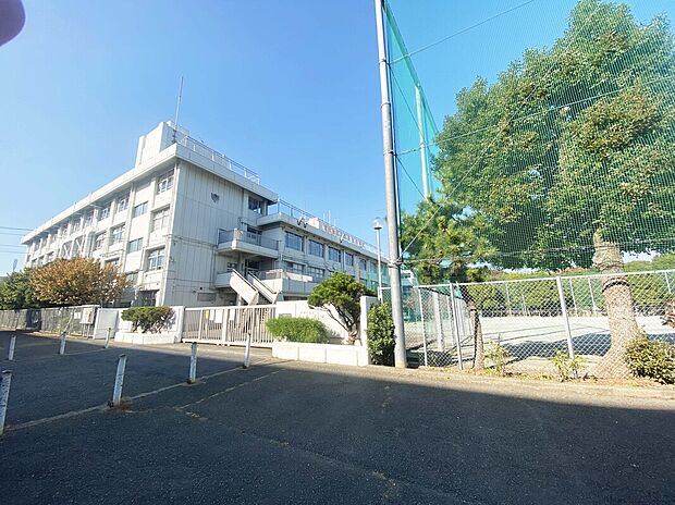 世田谷区立喜多見中学校（約1,132m）