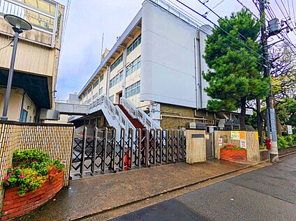 武蔵野市立本宿小学校 349ｍ