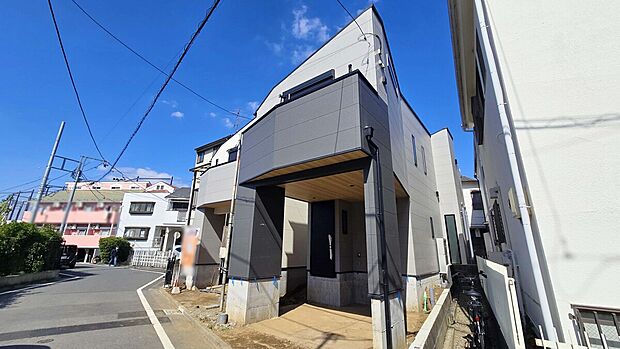 【現地：2026年10月撮影】徒歩15分圏内に小学校や中学校などの教育施設が揃う子育てにも適した住環境！
