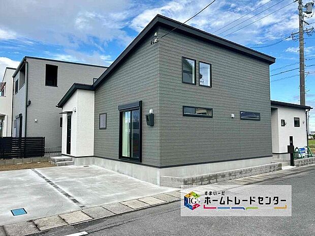 建物完成しました！内覧可能です♪
並列駐車２台可能です♪
ぜひ現地にて、実際の日当たりなどご確認いただけます♪ご見学はお気軽にお問い合わせください☆