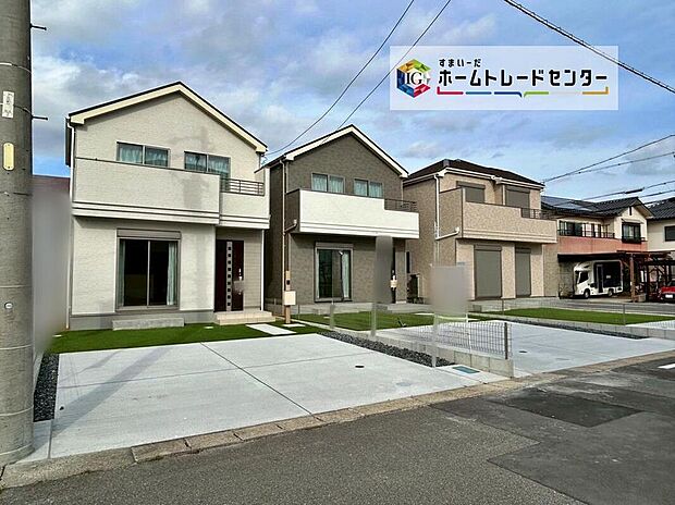 左からA・B号棟
堂々完成しました！ぜひ現地にて、実際の建物・街並み・日当たり、住宅の構造や設備仕様など、いつでもお気軽にお問い合わせ下さい。