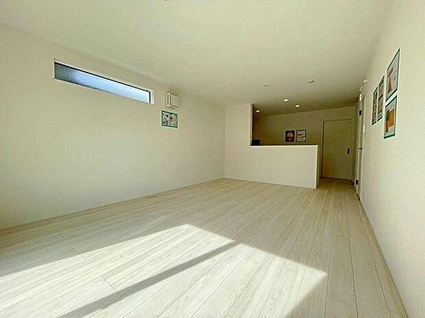 1号棟
大切なご家族が集まるからこそLDKはこだわりたい!休日はおひさまの光をたっぷりと取りこめるリビングでゆったりと過ごしませんか?