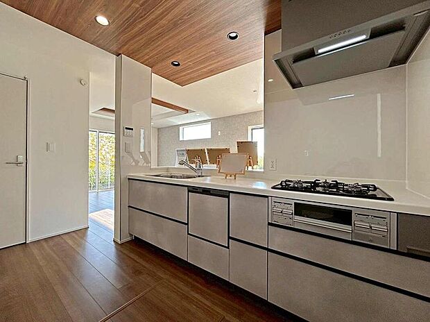 キッチンワークしながら大切な家族との会話を楽しめる、家族のコミュニケーションが生まれる対面式のオープンキッチンです♪