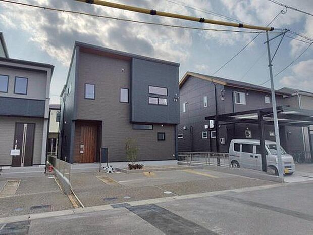 建物完成しておりますので、室内ご内覧いただけます♪ご不明点等、スタッフがしっかりと説明させていただきますので、安心して現地をご覧ください♪お気軽にお問い合わせください☆