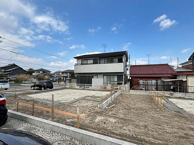 建築中だからこそお伝えできる物件の魅力や、最新の進捗状況をモデルハウスにてご案内中です。土日はもちろん、お仕事帰りの平日も対応可能ですので、ご都合の良いタイミングでお声がけください。