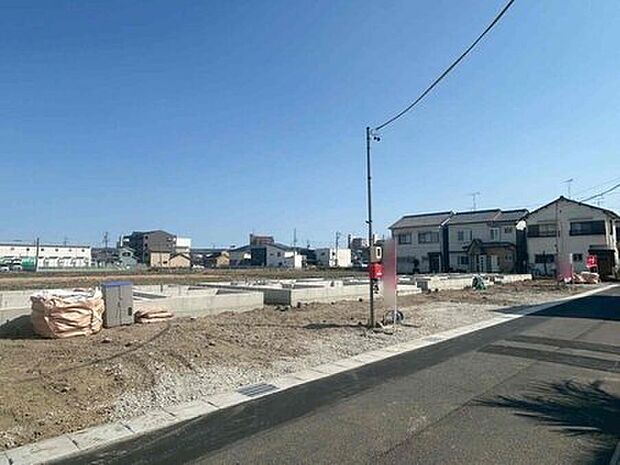 一戸建てのメリットは、「自分の土地」を自由に使えること。好きなペットが飼えるほか、ガーデニングやDIY、車やバイクの手入れなど様々な趣味を楽しめます♪