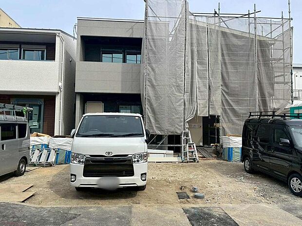 中央2号棟・右3号棟
建築中のためモデルハウスで構造説明会を開催しております☆設備や構造などご説明いたします!お気軽にお問い合わせください♪