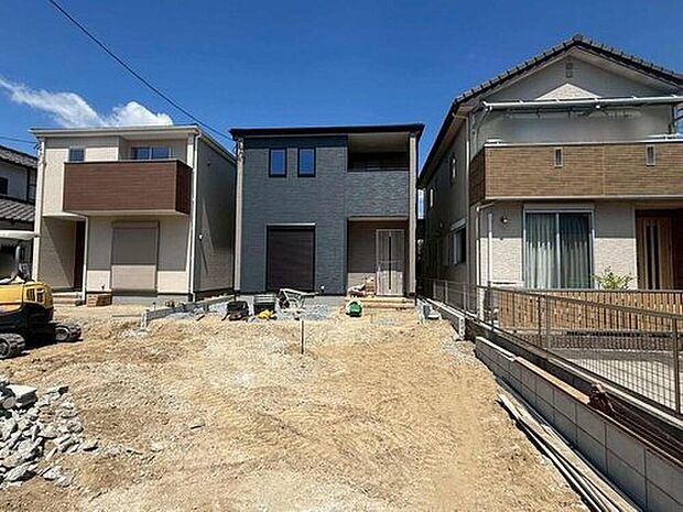 ２号棟
浴室乾燥機、床下収納、三面化粧台、（宅配BOX）等、暮らしを豊かにする設備が整っています♪