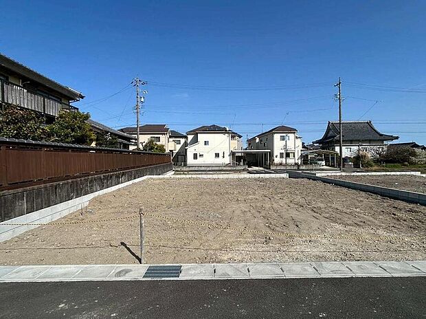 全2邸☆
各棟駐車3台可能♪
住宅の構造や設備仕様・完成イメージなどのご質問はいつでもお気軽にお問い合わせ下さいませ☆資料もお送りいたします♪