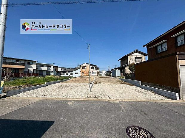 全２邸☆
各棟４台駐車可能♪
完成に向けて現在建築工事中です☆住宅の構造や設備仕様・完成イメージなどの資料もお送りいたします♪お気軽にお問い合わせ下さい☆