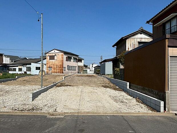 全２邸☆
完成に向けて現在建築工事中です☆住宅の構造や設備仕様・完成イメージなどの資料もお送りいたします♪お気軽にお問い合わせ下さい☆