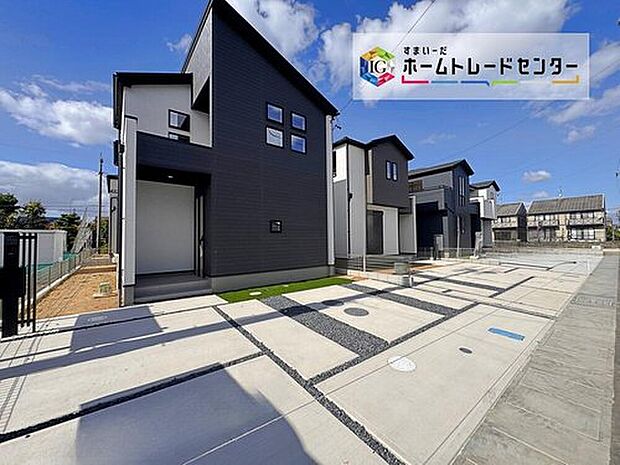 【 現地外観写真】左から5・6・7・8号棟
完成しました!本日内覧可能です♪ぜひ現地にて、実際の建物・街並み・日当たり等ご確認下さい♪お気軽にお問い合わせください☆