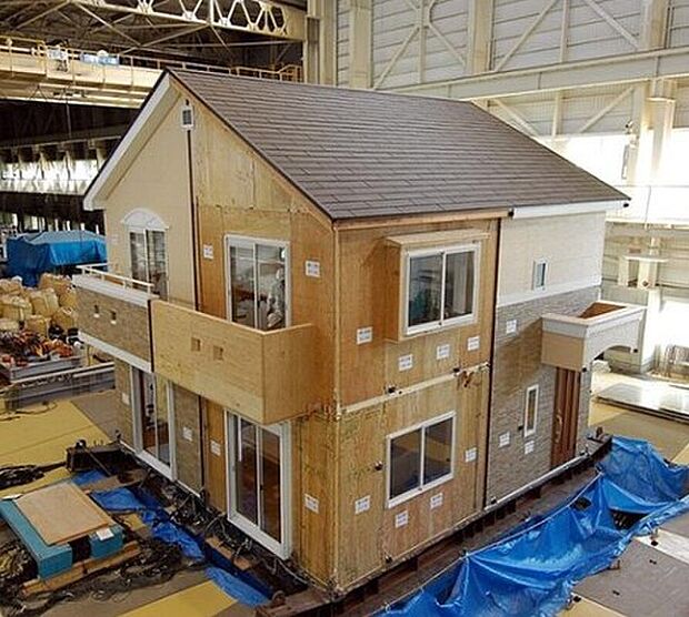 【I.D.S工法　耐震性能実験】異なる4種類の大地震（阪神大震災・新潟県中越地震・ロサンゼルス地震・想定関東地震）で続けて揺らしても、倒壊はおろか損傷もしない耐震性能がある事が確認された。