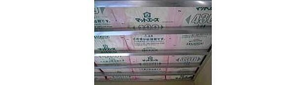 【グラスウールで家中まるごとすっぽり断熱】高い断熱性能があり、防湿性能の高いフィルム付属で壁内の結露対策をしています。万が一の火災でも燃えにくく、断熱性能も長持ちします。※アクリアはシックハウス症候群の原因の一つとなるホルムアルデヒドを材料に含みません。