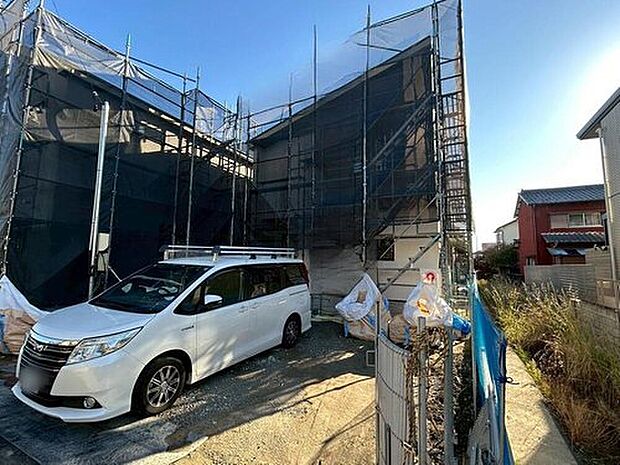 【現地外観写真】１号棟☆
建築中のためモデルハウスで構造説明会を開催しております☆設備や構造などご説明いたします！お気軽にお問い合わせください♪