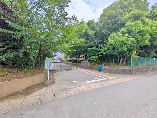 蟹江町立学戸小学校（約400m）