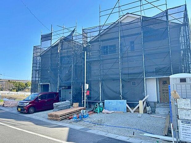 【現地外観写真】全４棟☆２号棟
建築中のためモデルハウスで構造説明会を開催しております☆設備や構造などご説明いたします！お気軽にお問い合わせください♪