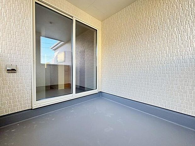 【バルコニー】雨の日も洗濯物が濡れる心配のないインナーバルコニー仕様♪お洗濯だけでなく、ちょっとしたリラックスできる空間になりそうです☆