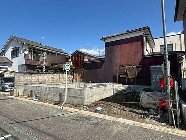 【現地外観写真】完成に向けて現在建築工事中です☆設備や構造などご説明いたします!お気軽にお問い合わせください♪