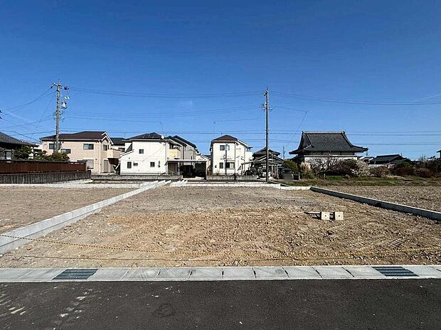 【現地外観写真】全棟3台駐車OK!構造の秘密はモデルハウスで公開中。
建物完成前だからこそ、中身を見て納得。設備や強みを丁寧に解説します。お気軽にご相談を!