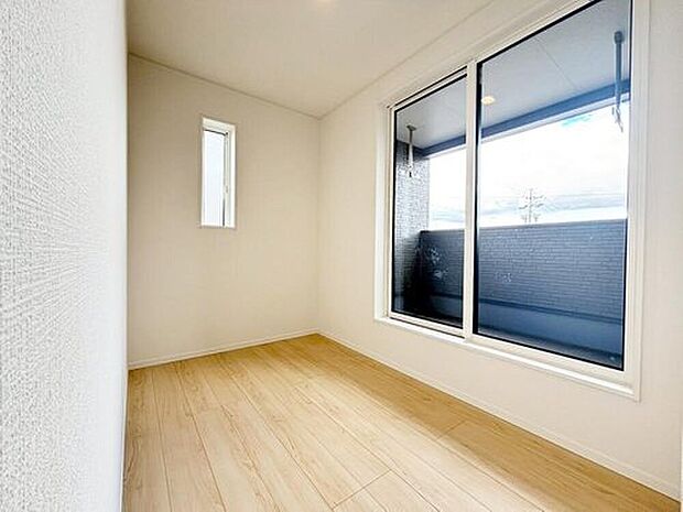 【リビング以外の居室】室内のランドリースペース☆家族分の洗濯物もしっかり干せます。年中室内で干せるので雨の日や花粉症などの心配もいりません♪