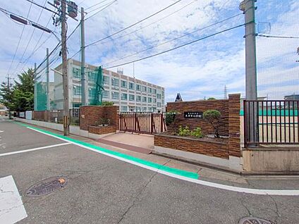 名古屋市立長須賀小学校 600m(徒歩8分)