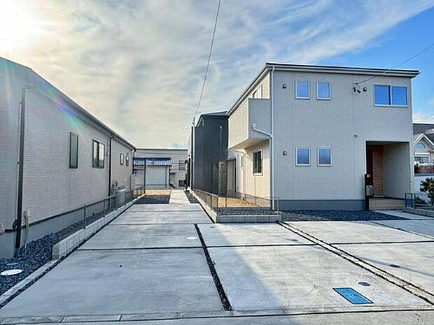 【現地外観写真】全３邸☆　
完成しております！本日内覧可能です！弊社では現地販売会を行っておりません。現地ご見学の際はお気軽にお問い合わせ下さい☆