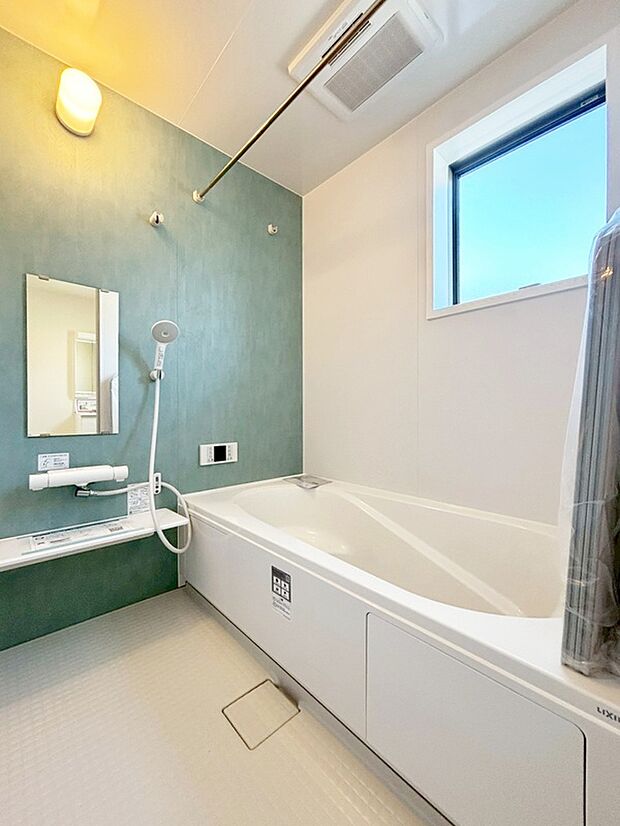 【浴室　施工例】１坪以上広さを設けた浴室で、ゆったりバスタイム♪
お子様と一緒に入るにも充分な広さです。
一日の疲れを癒せます♪