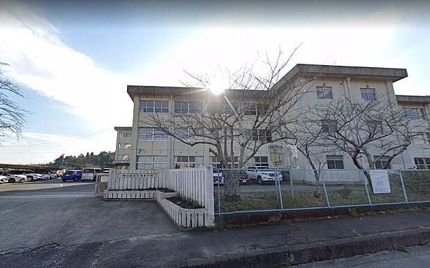 四日市市立桜中学校（約2,000m）