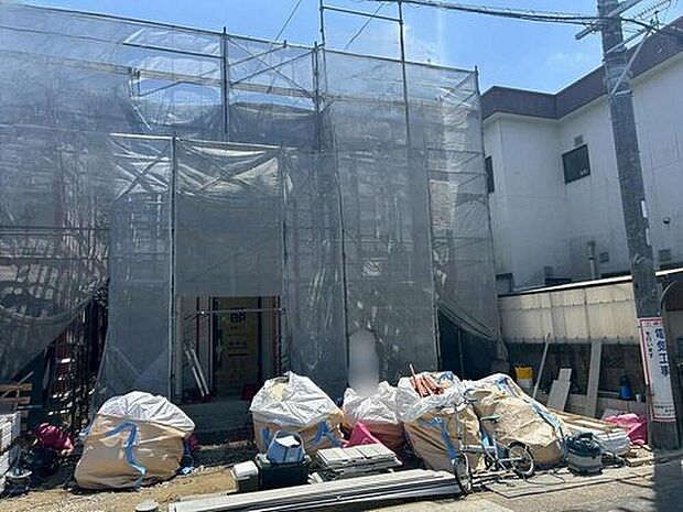【現地外観写真】全２邸☆B号棟
完成に向けて現在建築工事中です☆土日・平日を問わず毎日モデルハウスにて物件説明会を開催中☆お気軽にお問い合わせ下さい☆