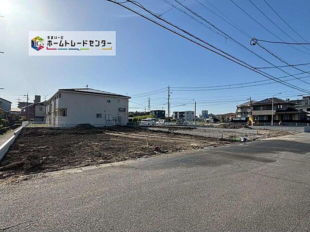 【現地外観写真】全6棟☆
完成に向けて現在建築工事中です☆住宅の構造や設備仕様・完成イメージなどの資料もお送りいたします♪