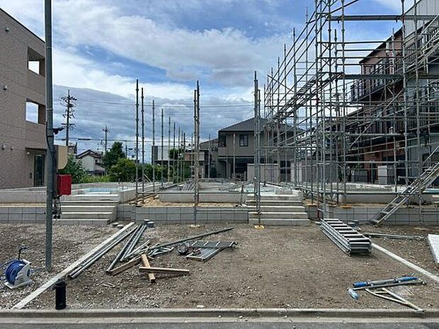 【現地外観写真】全３邸☆
住宅の構造や設備仕様・完成イメージなどのご質問はいつでもお気軽に０１２０-８８８-９８３までお問い合わせ下さいませ☆資料もお送りいたします♪