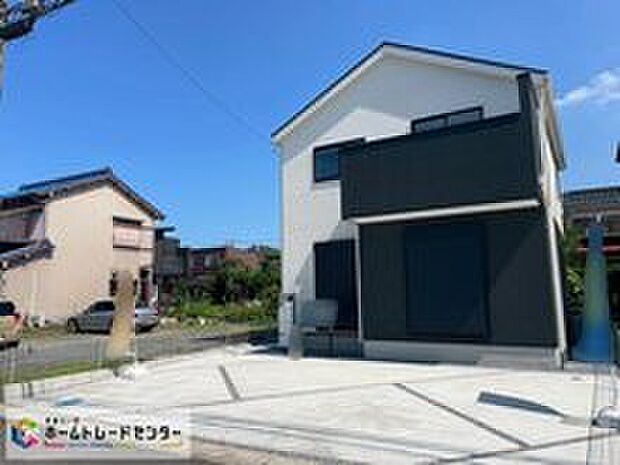 【現地外観写真】１号棟
完成しました！本日内覧可能です♪ぜひ現地にて、実際の建物・街並み・日当たり等ご確認下さい♪お気軽にお問い合わせください☆