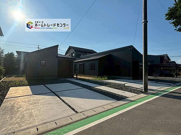 【現地外観写真】全２棟☆完成しております！室内ご内覧いただけます♪ご不明点等、スタッフがしっかりと説明させていただきますので、安心して現地をご覧ください♪