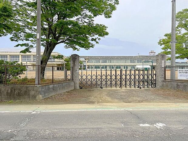 稲沢市立千代田中学校(約2,400m)