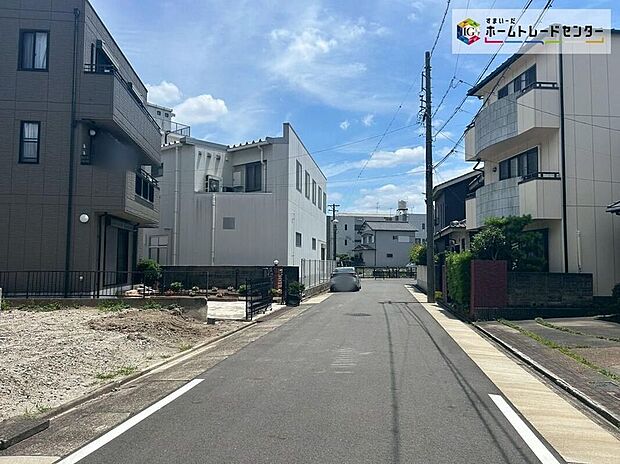 【前面道路含む現地写真】穏やかな空気の流れる落ち着いた住環境です。ぜひ、現地へ足をお運びいただき実際の環境・陽当たりをご確認下さいませ♪