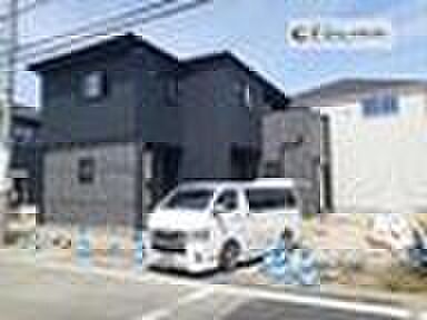 【現地外観写真】【４号棟】一戸建ての大きなメリットは、「自分の土地」を自由に使えること。好きなペットが飼えるほか、ガーデニングやＤＩＹ、車やバイクの手入れなど様々な趣味を楽しめます♪　　