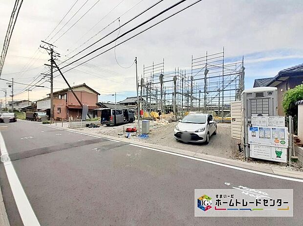 【前面道路含む現地写真】当物件のご案内につきましては、営業スタッフが丁寧に御対応します♪休日、お仕事帰りなど、ご都合に合わせていつでもご案内いたします♪周辺環境と併せて、実際に現地をご確認ください♪