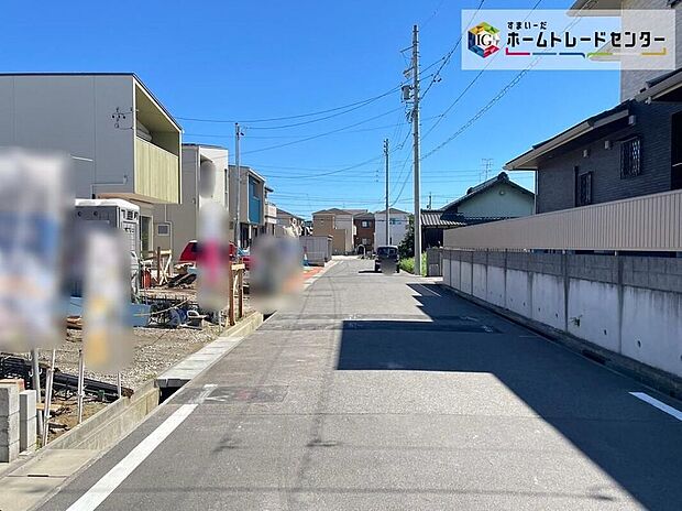 【前面道路含む現地写真】当物件のご案内につきましては、営業スタッフが丁寧に御対応します♪休日、お仕事帰りなど、ご都合に合わせていつでもご案内いたします♪周辺環境と併せて、実際に現地をご確認ください♪