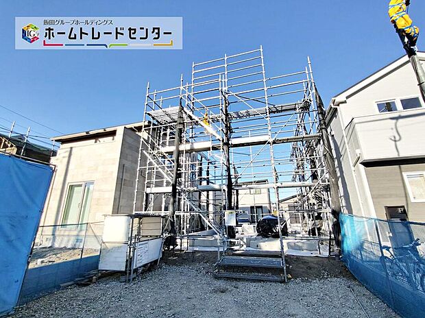 周辺は静かで落ち着いた雰囲気の住宅街です。交通量も少なく、穏やかで快適にお過ごし頂けそうです。